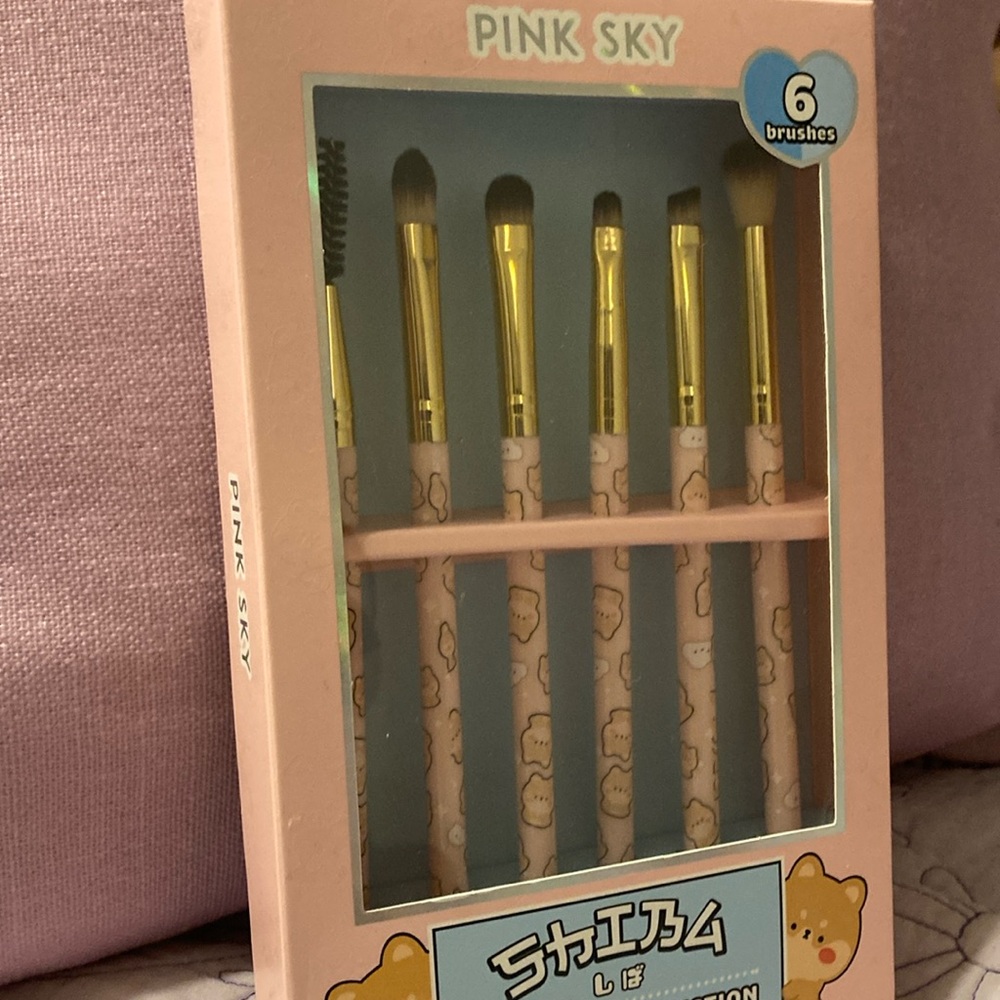 Eye brush